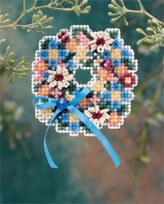 Набор для вышивания "Spring Wreath • Весенний венок" Mill Hill MH186106