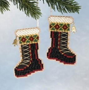 Набор для вышивания "Santa's Boots • Сапоги Санти" Mill Hill