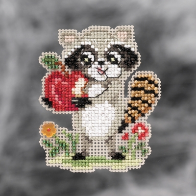 Набор для вышивания "Rosie Raccoon • Роузи Енот" Mill Hill